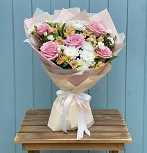 Букет цветов из:  Гвоздики, Орхидеи и Розы #REPLACE_PRED# Новой Пролетарке