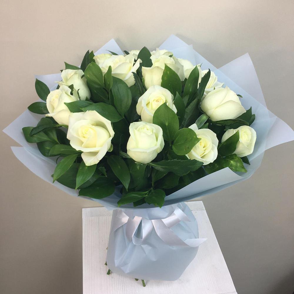 Букет 15 Белых роз Проуд в Новой Пролетарке