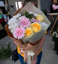 Букет цветов из:  Герберы, Розы и Хризантемы в Новой Пролетарке