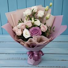 Букет цветов из:  Розы и Лизиантусы в Новой Пролетарке