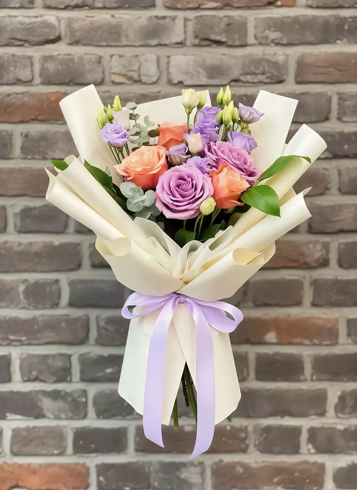 Букет цветов из: Лизиантусы и Розы в Новой Пролетарке