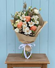 Букет цветов из:  Альстромерии, Лизиантусы, Розы и Хризантемы в Новой Пролетарке