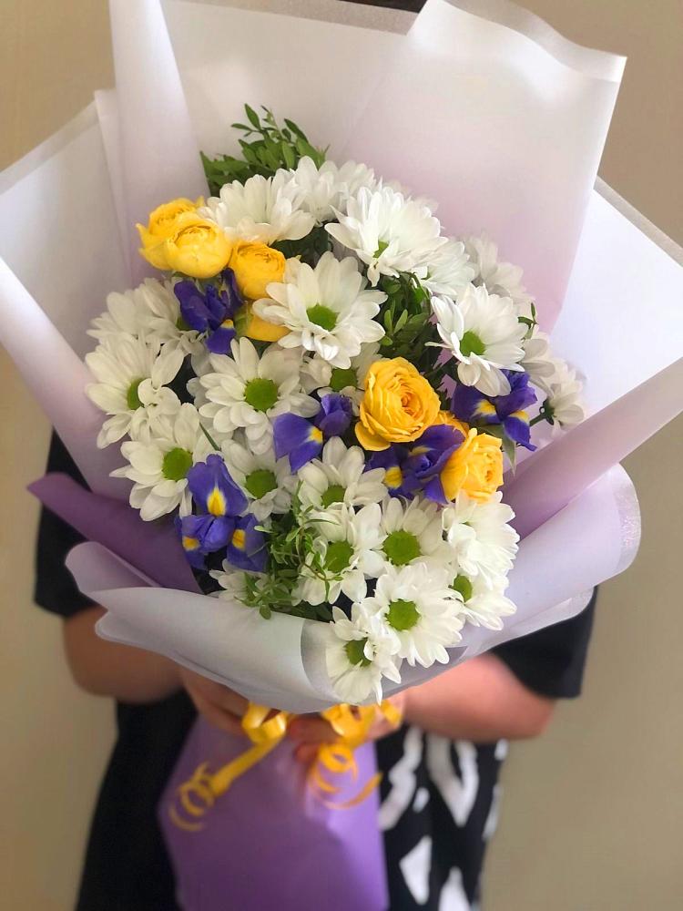 Букет цветов из: Ирисы, Хризантемы и Розы в Новой Пролетарке