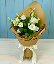 Букет цветов из:  Хризантемы и Лизиантусы в Новой Пролетарке