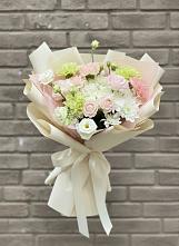 Букет цветов из:  Гвоздики, Розы, Лизиантусы и Хризантемы в Новой Пролетарке