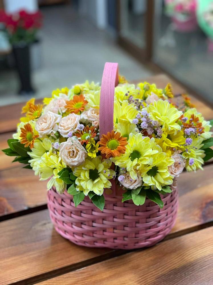 Цветочная композиция из Хризантемы и Розы в корзине в Новой Пролетарке