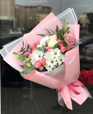 Букет цветов из: Розы, Лизиантусы и Хризантемы в Новой Пролетарке